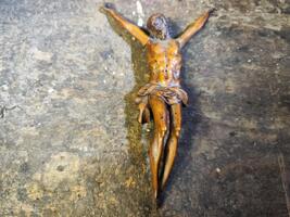 Crist en bois, prix 60 euros 