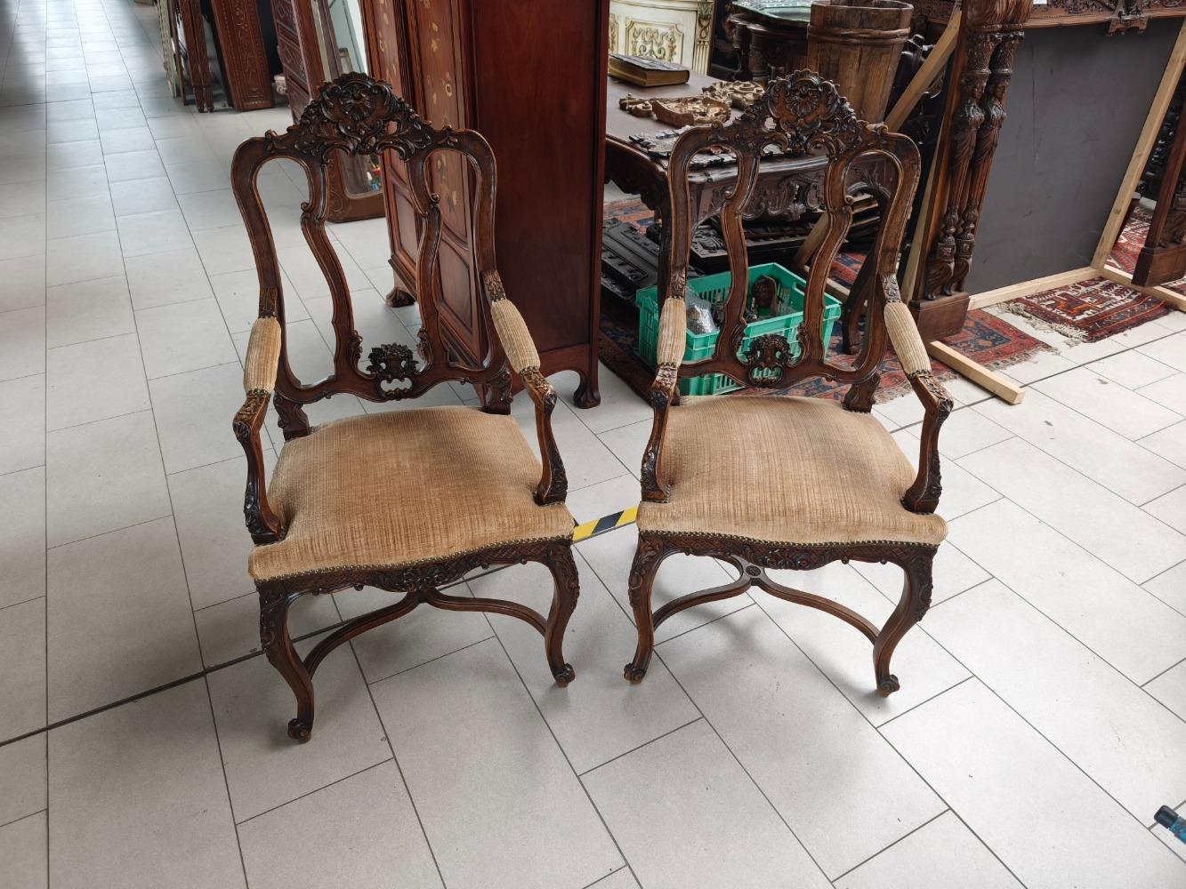Paire de fauteuils lxv