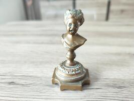 Petit buste en bronze, prix 45 euros 