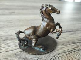 Sujet animalier en bronze, prix 200 euros 