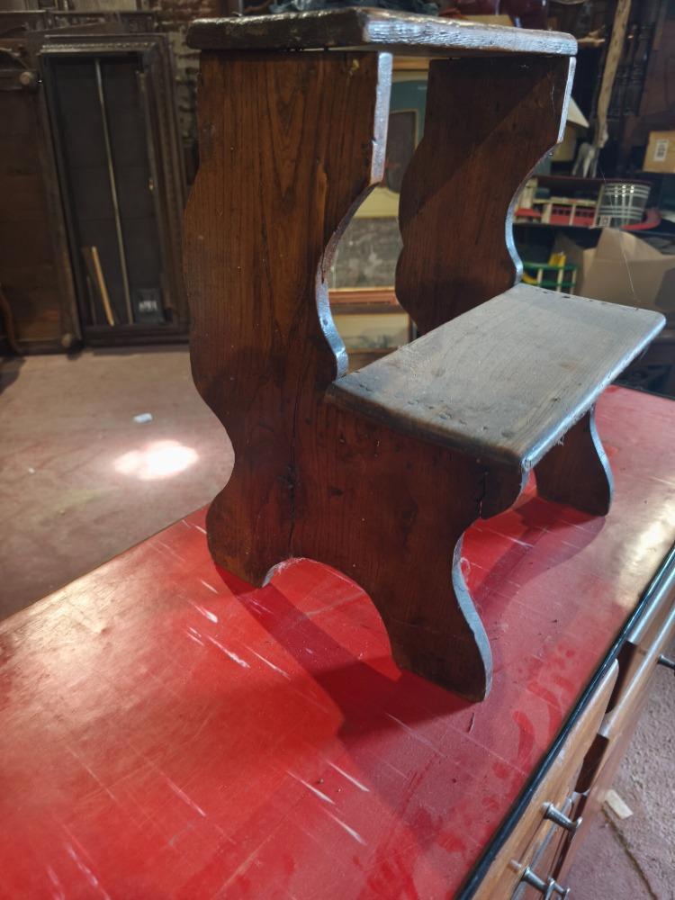 Escabeau en bois rustique 