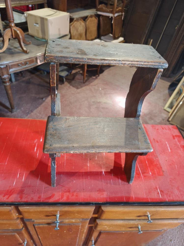 Escabeau en bois rustique 