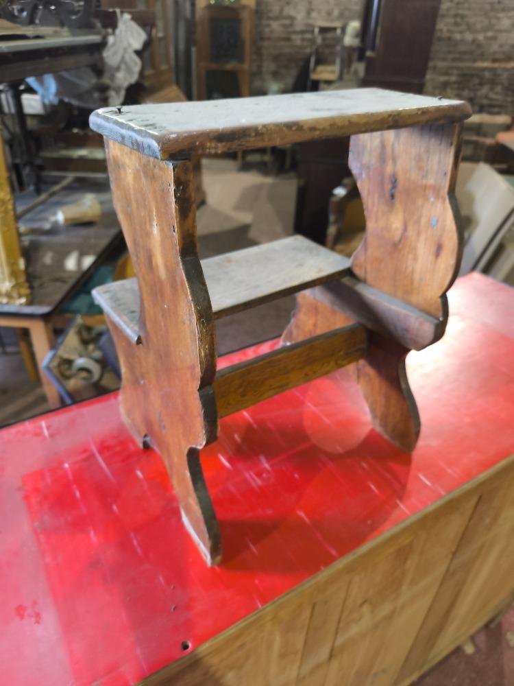 Escabeau en bois rustique 