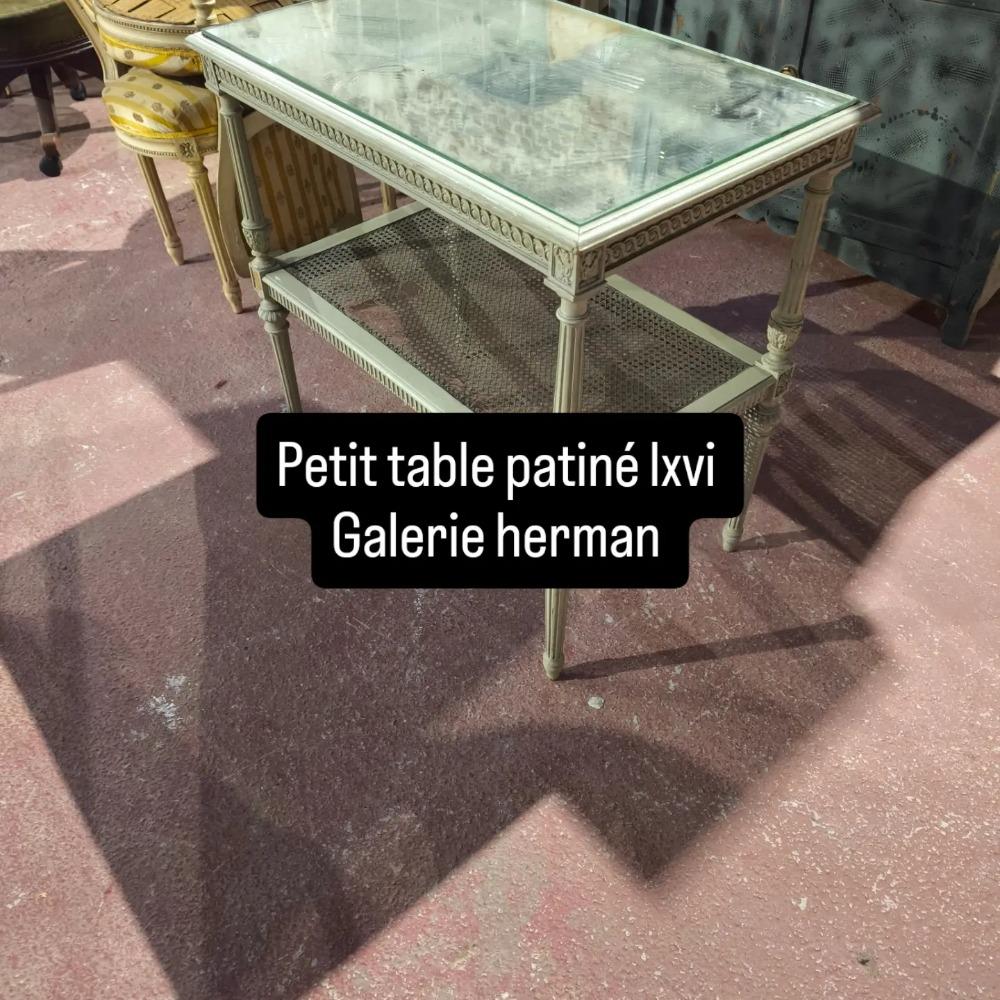 Guéridon patiné lxvi 