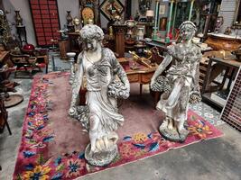 Paire de statues de jardin en béton 