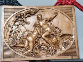 Panneau en bois sculpté 