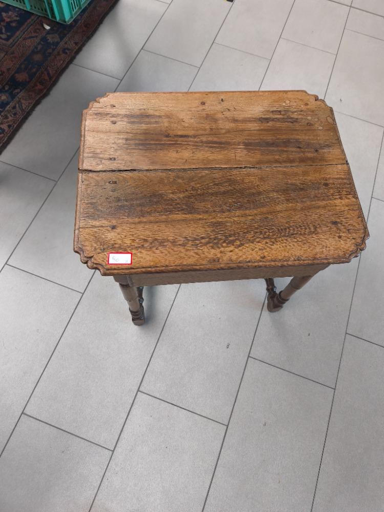 Petit table chêne rustique 