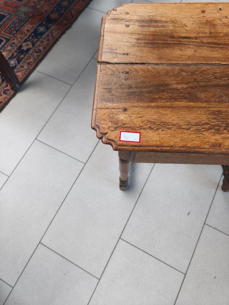 Petit table chêne rustique 