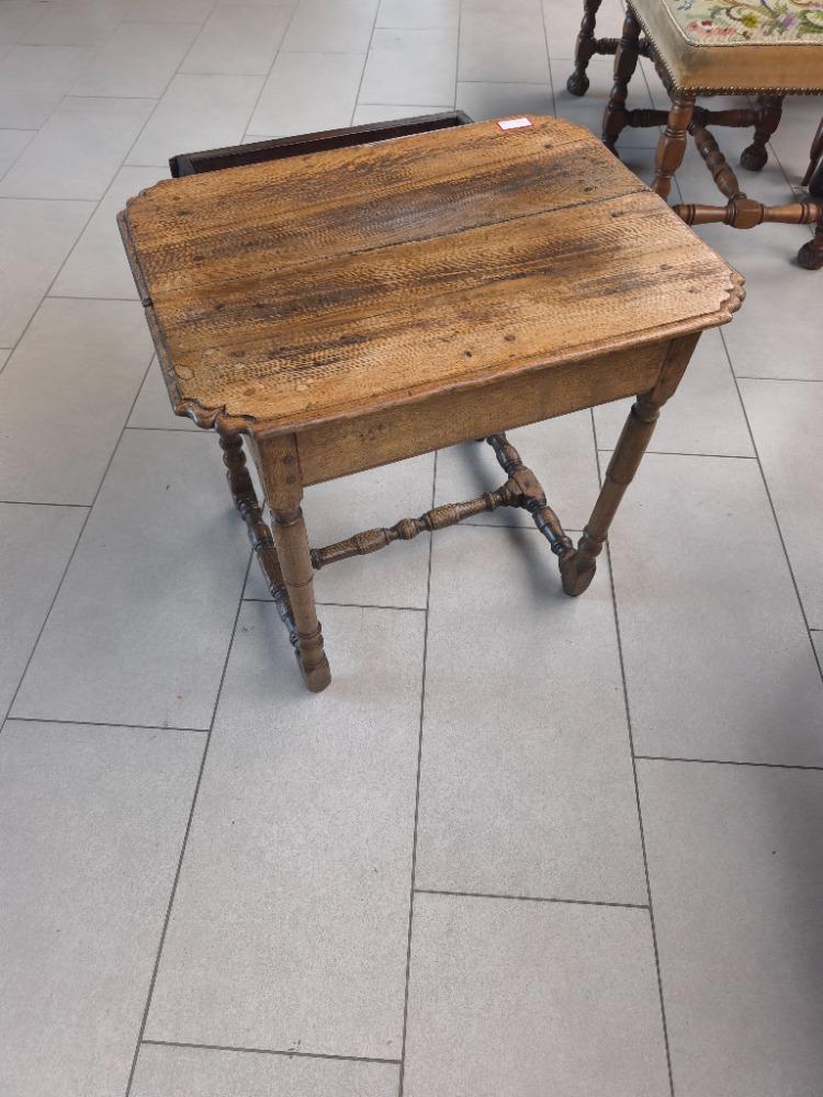 Petit table chêne rustique 