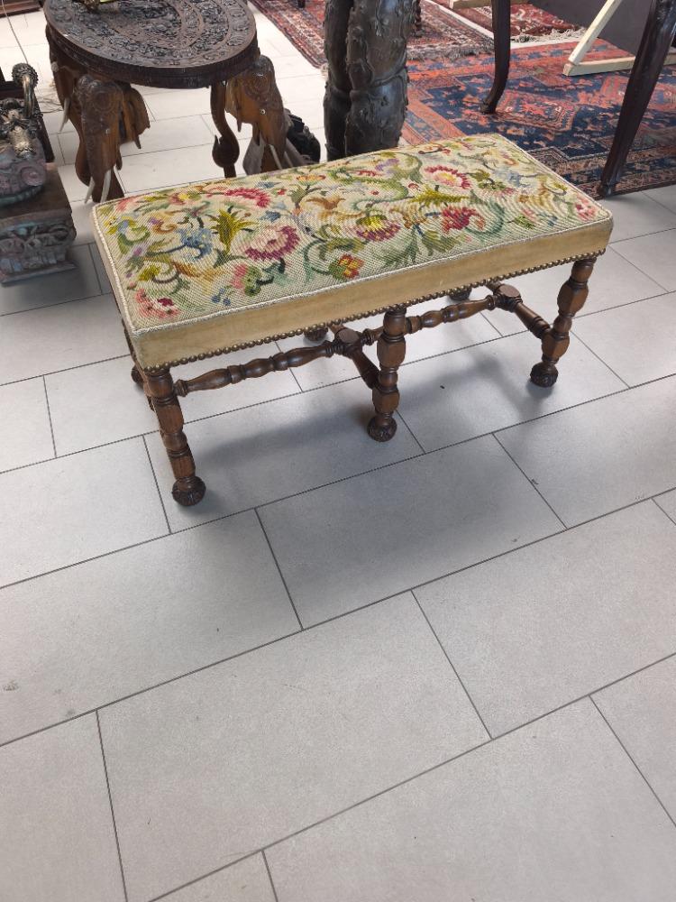 Pouf tapisserie 