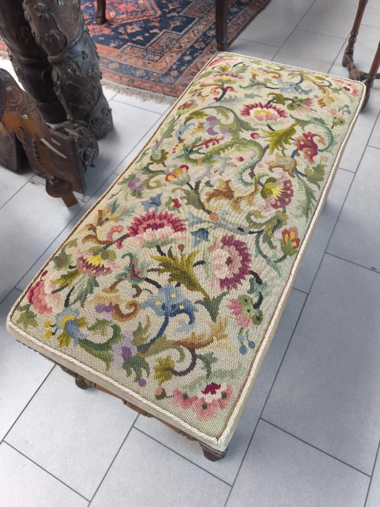 Pouf tapisserie 