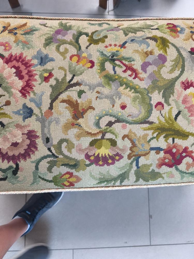 Pouf tapisserie 