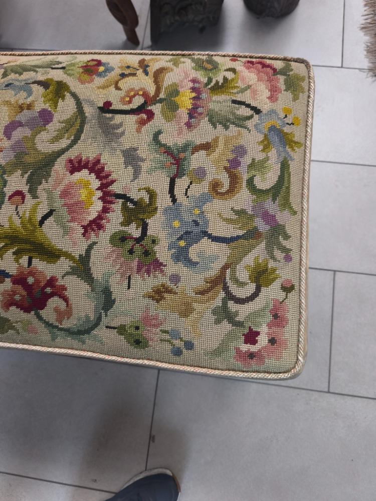 Pouf tapisserie 