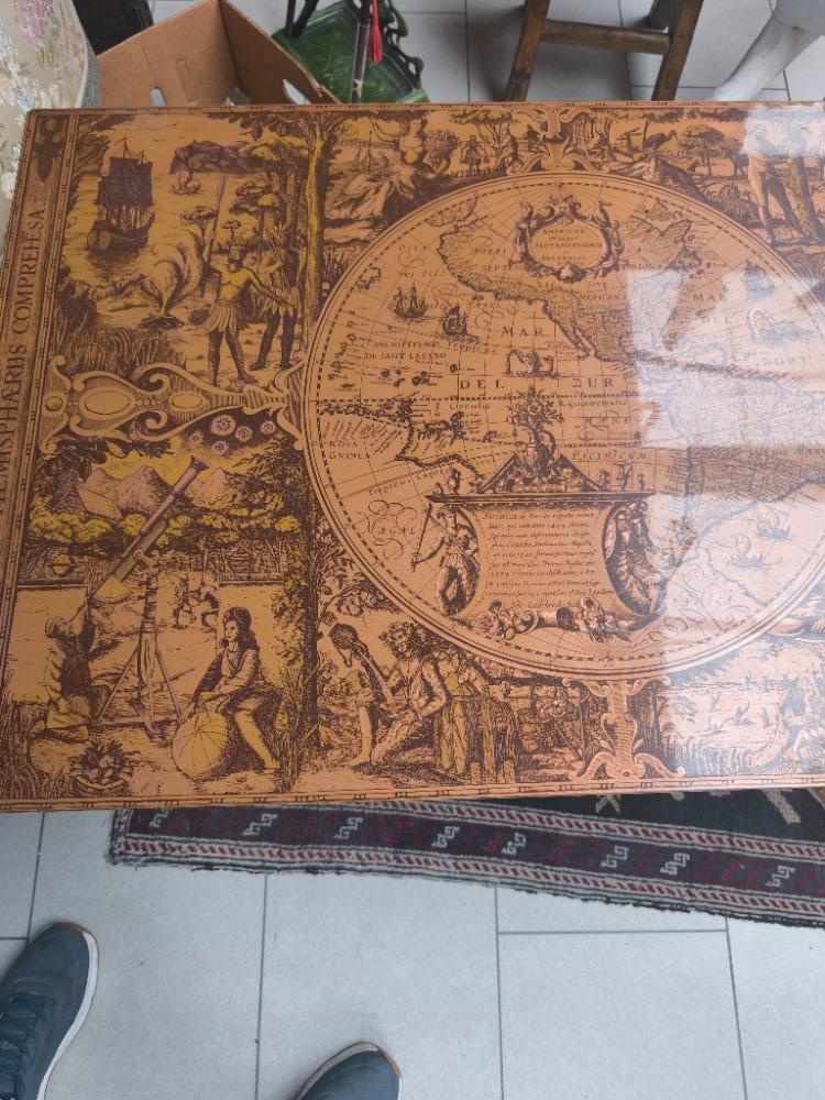 Table de salon vintage map monde