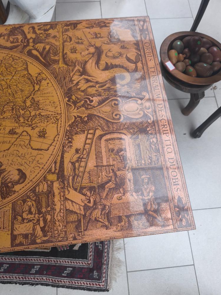 Table de salon vintage map monde